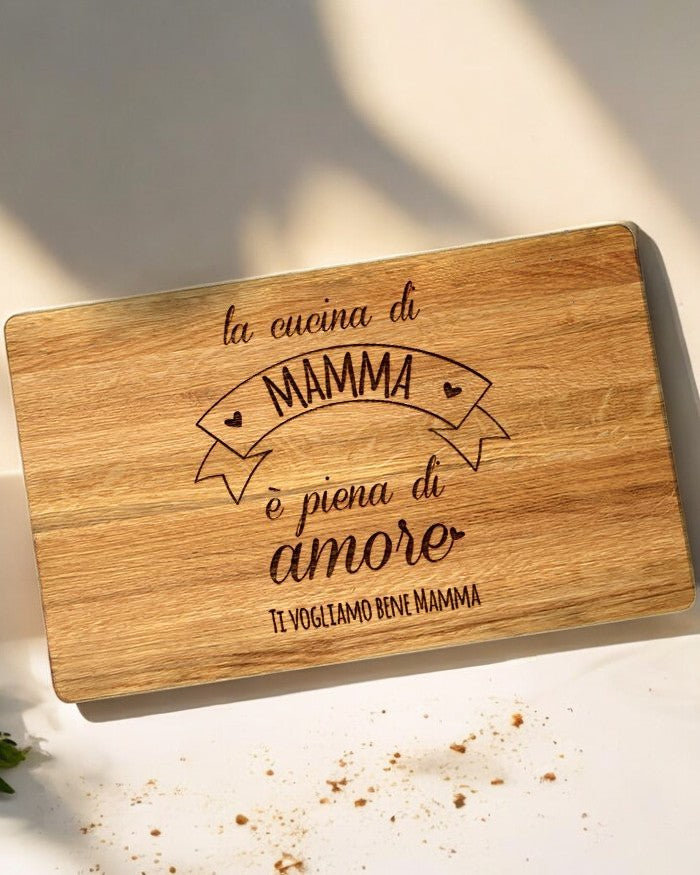 Tagliere in Legno Inciso – Un Pensiero d’Amore per la Festa della Mamma