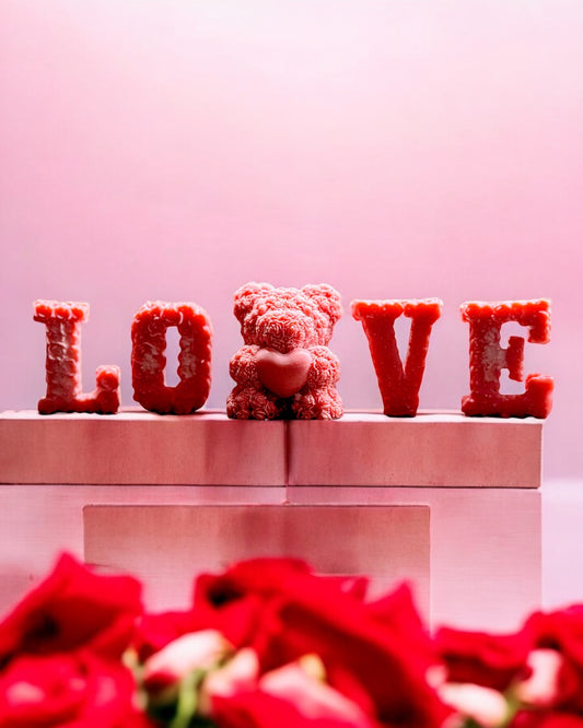 Candela decorativa "LOVE" - L’eleganza della luce e del sentimento