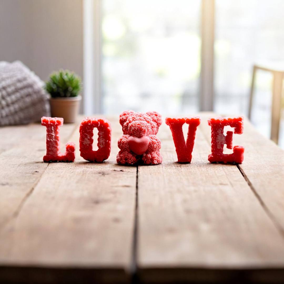 Candela decorativa "LOVE" - L’eleganza della luce e del sentimento